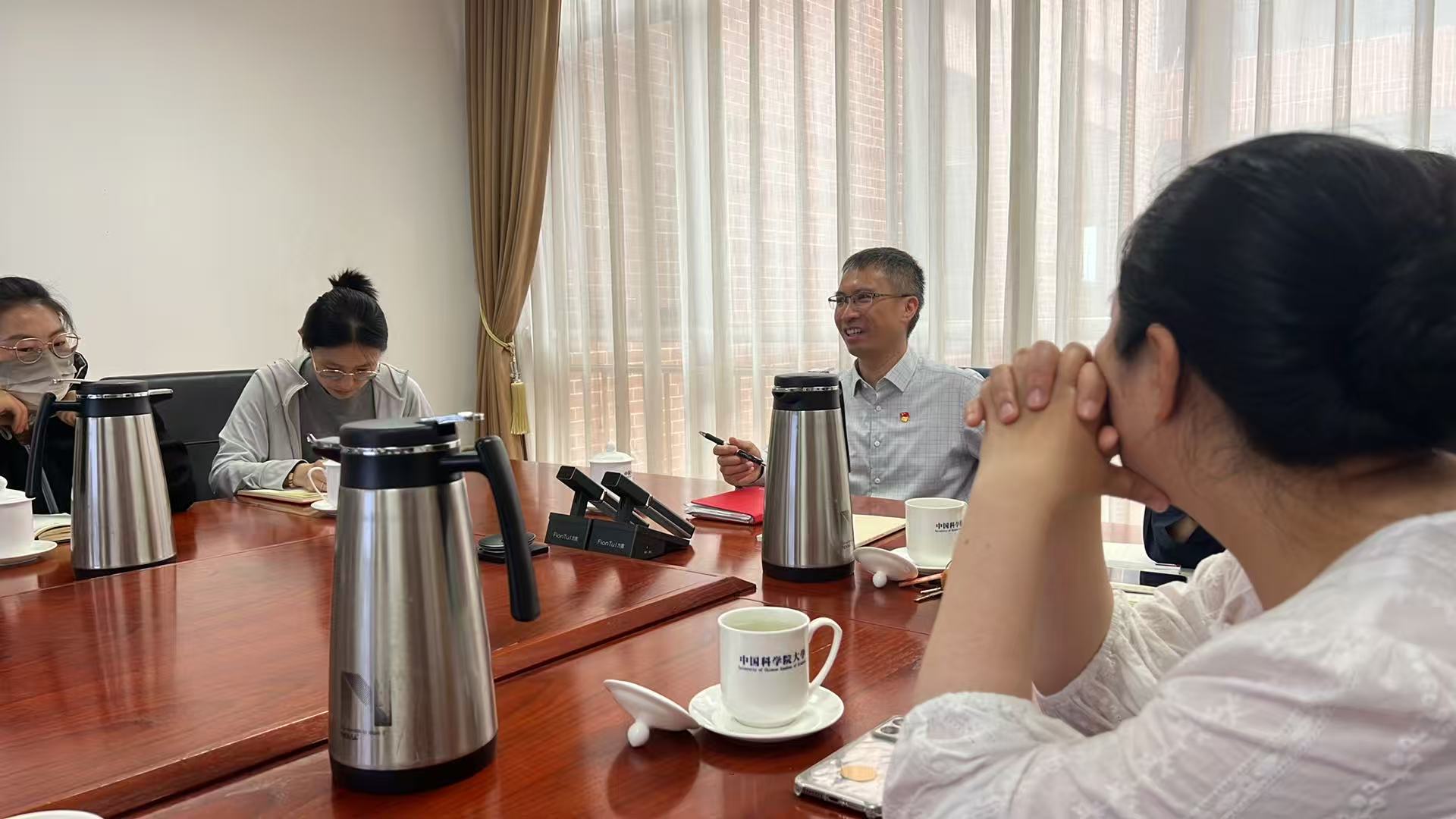 深学细悟明初心 实干笃行践担当——教务部党支部开展正确政绩观专题党课学习
